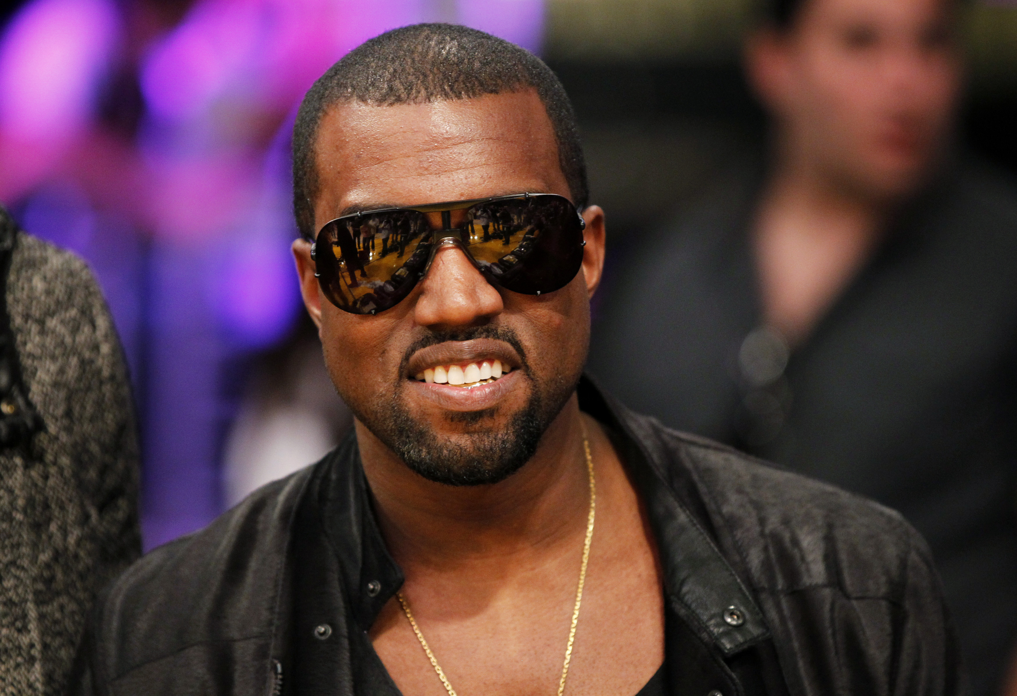 Hip-Hop Celebrity in Sunglasses HD Wallpaper