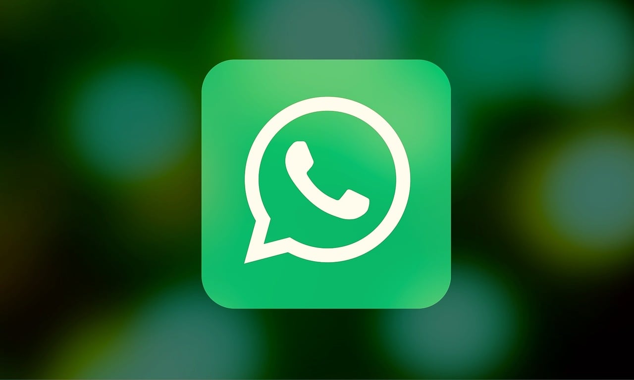 Free whatsapp communication smartphone illustration